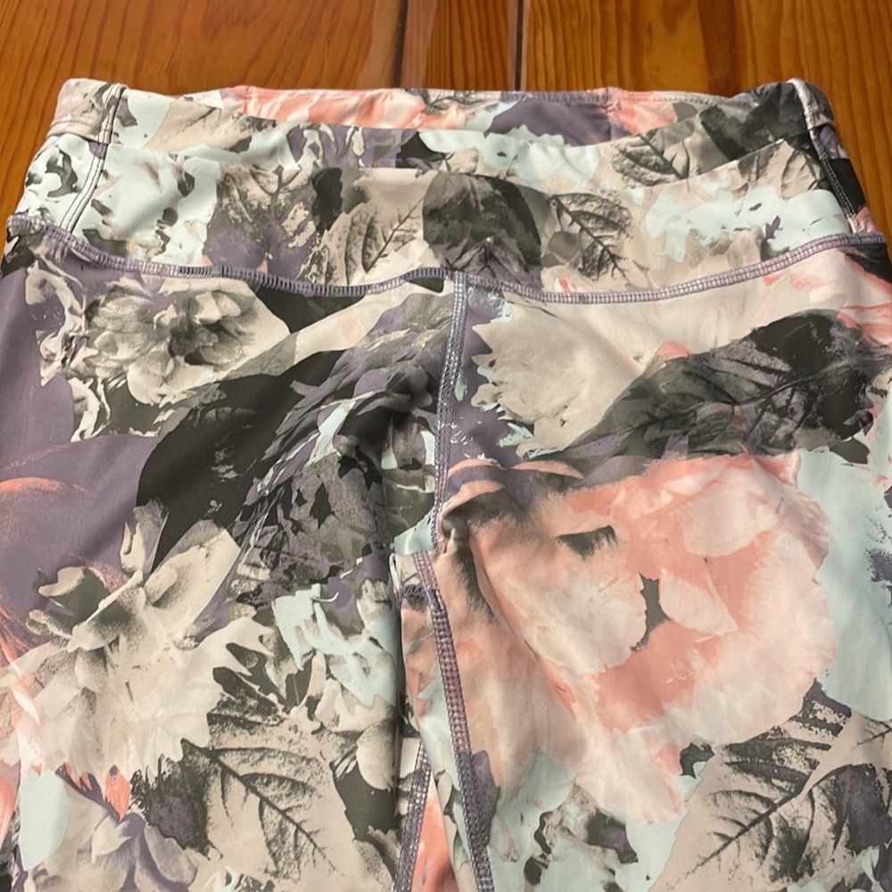 Fabletics floral crop - Picture 2 of 5